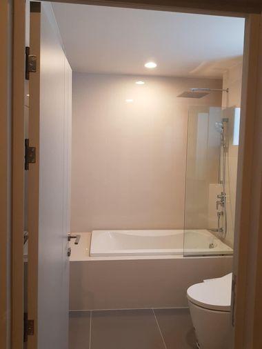 รูป T1184 คอนโดให้เช่า OKA HAUS Sukhumvit 36 (คอนโด โอกะ เฮ้าส์ สุขุมวิท 36) ห้องมุม ห้องสวย เฟอร์ครบ มีเครื่องซักผ้า ราคาพิเศษ - รูปที่ 7/11