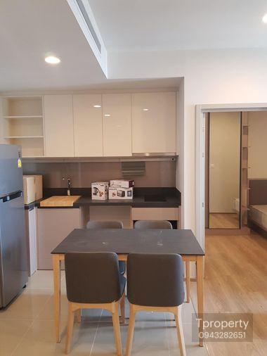 รูป T1184 คอนโดให้เช่า OKA HAUS Sukhumvit 36 (คอนโด โอกะ เฮ้าส์ สุขุมวิท 36) ห้องมุม ห้องสวย เฟอร์ครบ มีเครื่องซักผ้า ราคาพิเศษ - รูปที่ 3/11