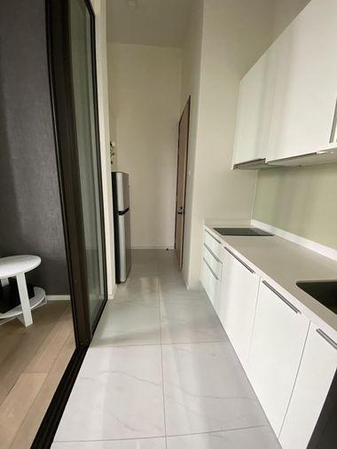 รูป T1208 คอนโดให้เช่า Chewathai Residence Asoke (ชีวาทัย เรสซิเดนซ์ อโศก) ห้องสวย เฟอร์ครบ มีเครื่องซักผ้า ราคาพิเศษ - รูปที่ 10/13