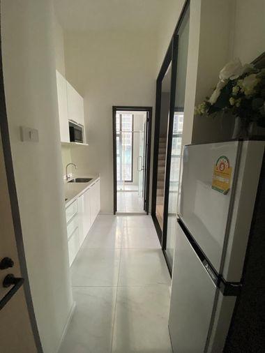 รูป T1208 คอนโดให้เช่า Chewathai Residence Asoke (ชีวาทัย เรสซิเดนซ์ อโศก) ห้องสวย เฟอร์ครบ มีเครื่องซักผ้า ราคาพิเศษ - รูปที่ 9/13