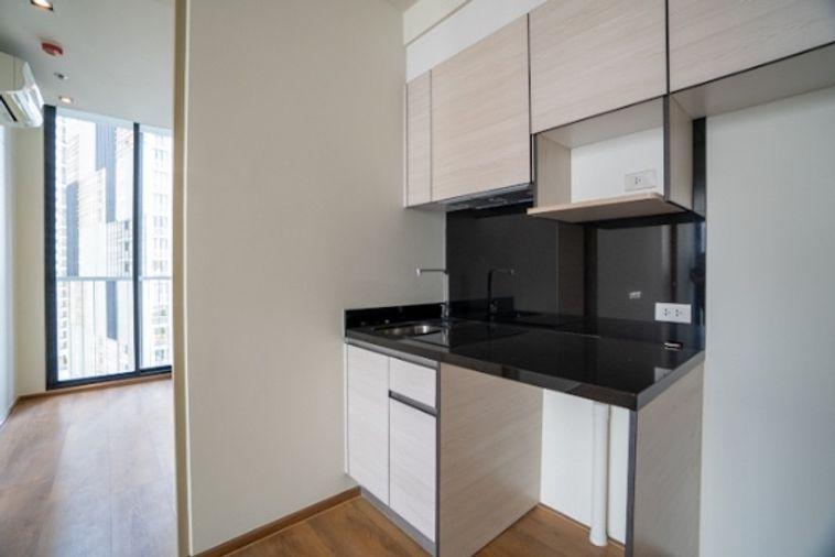 picture Park24 Sukhumvit 24, 2 beds 1 bath 52 sqm.,corner unit 14th Fl. Building 2 near Emporium, BTS Phrom Phong - 16/17