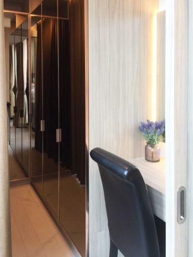 รูป TS1003 คอนโดให้เช่า Noble Ploenchit (โนเบิล เพลินจิต) ห้องมุม ห้องสวย เฟอร์ครบ มีเครื่องซักผ้า ราคาพิเศษ - รูปที่ 4/20