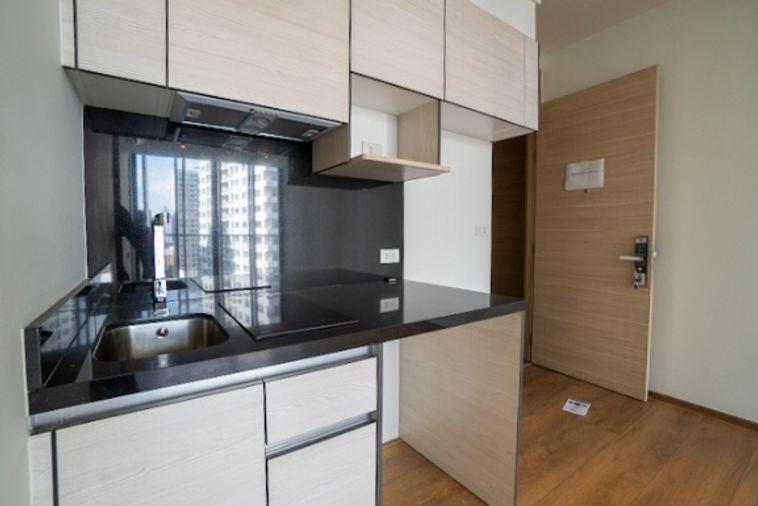 picture Park24 Sukhumvit 24, 2 beds 1 bath 52 sqm.,corner unit 14th Fl. Building 2 near Emporium, BTS Phrom Phong - 15/17