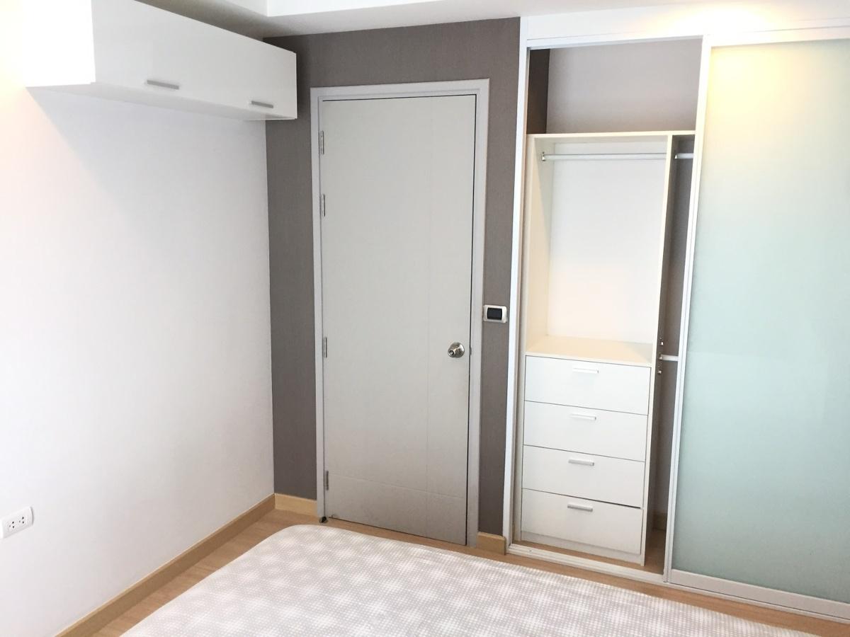 picture Nice room Thru Thonglor 1B1B LineID : @RizzEstate (with @ Ahead) - 4/9