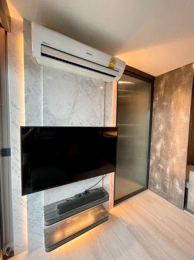 picture  Life One Wireless     2 bedrooms, 1 bathroom   35th floor - 7/12