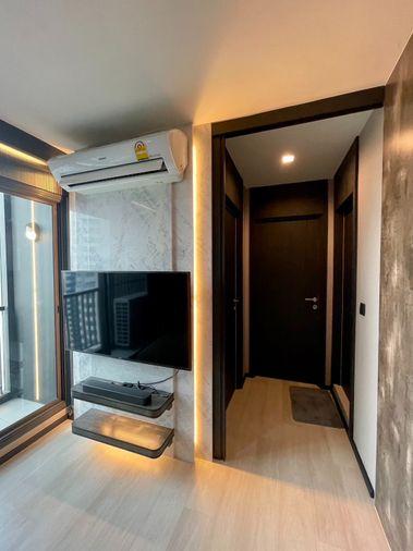 picture  Life One Wireless     2 bedrooms, 1 bathroom   35th floor - 6/12