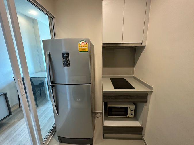 รูป T1253 คอนโดให้เช่า Centric Ratchada - Huai Khwang (เซ็นทริค รัชดา-ห้วยขวาง) ห้องสวย 'มีระเบียง' เฟอร์ครบ มีเครื่องซักผ้า ราคาพิเศษ  - รูปที่ 8/13