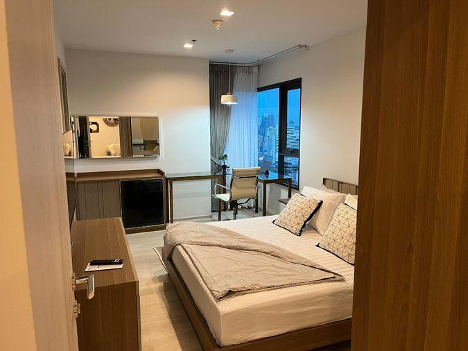picture FOR RENT   :   Life one wireless  (ST-02) (Close to BTS Plenchit )  - 4/9