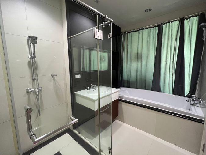 picture Address Chidlom. Studio 42sqm.  Line id: @pfagent - 7/7