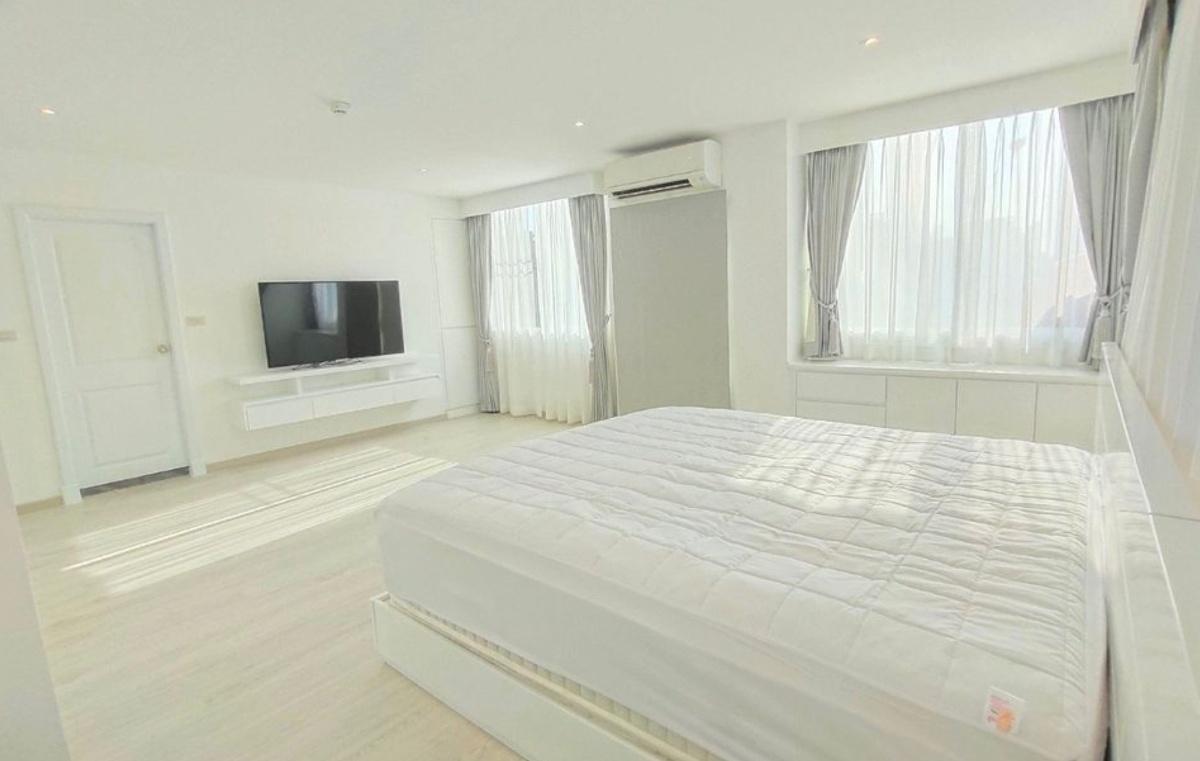 picture Available 13Apr26! Silom Condo. 2bed 148sqm. Pet ok!  Line id: @pfagent - 8/13