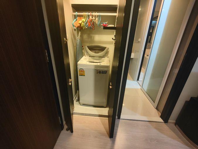 รูป ปล่อยเช่าคอนโด ริทึ่ม สุขุมวิท 44/1 ชั้น 29 1 ห้องนอน 1 ห้องน้ำ, โซนครัว, ห้องนั่งเล่น และระเบียง - รูปที่ 2/24