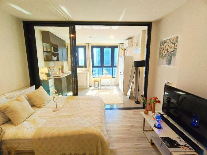 รูป  Rds-3119 ให้เช่าคอนโด  XT Huaikhwang  นัดชมห้อง 👉line : @propertyfinder  - รูปที่ 3/8