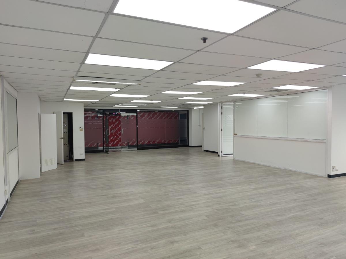 picture Phayathai Plaza office size 167 sqm Corner unit - 1/14