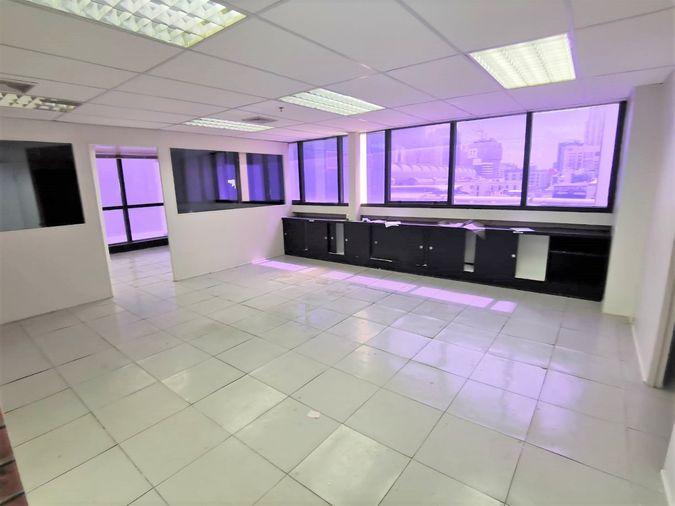 picture Phayathai Plaza office size 120 sq m, near bts Phayathai and airport link Ratchathewi - 1/6