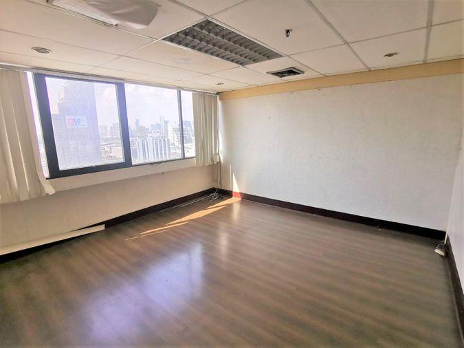 รูป เช่าออฟฟิศ เช่าสำนักงาน Jewellery Center Building( จูเวลเลอรี่ เซ็นเตอร์) ถนนนเรศ ขนาด 165 ตรม   ห้องน้ำในตัว - รูปที่ 4/10