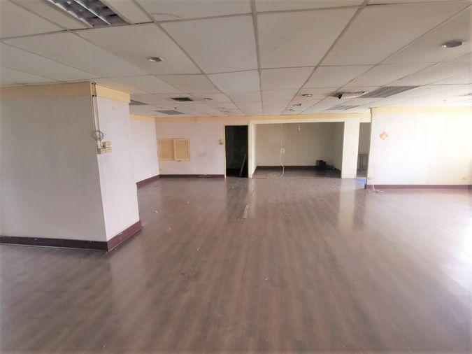 รูป เช่าออฟฟิศ เช่าสำนักงาน Jewellery Center Building( จูเวลเลอรี่ เซ็นเตอร์) ถนนนเรศ ขนาด 165 ตรม   ห้องน้ำในตัว - รูปที่ 7/10