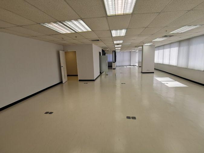 picture Office for rent 42 Tower  Size  210 sqm. - 8/10
