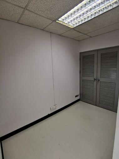picture Office for rent 42 Tower  Size  210 sqm. - 5/10
