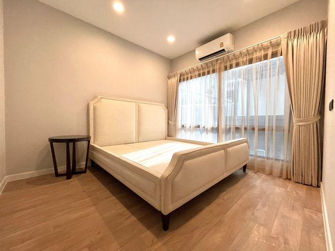 รูป SC0384🔥 ขายด่วนหมู่บ้าน บุราสิริ กรุงเทพกรีฑา 4 ห้องนอน 4 ห้องน้ำ 67.5ตร.ว จอดรถภายในบ้านได้ 4 คัน🔥⬛🟨 📞 065 695 3645🟨⬛ - รูปที่ 8/28