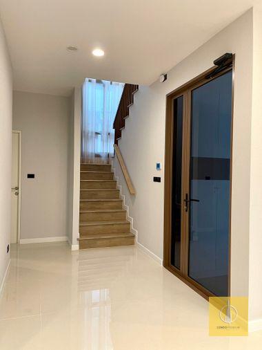 รูป SC0384🔥 ขายด่วนหมู่บ้าน บุราสิริ กรุงเทพกรีฑา 4 ห้องนอน 4 ห้องน้ำ 67.5ตร.ว จอดรถภายในบ้านได้ 4 คัน🔥⬛🟨 📞 065 695 3645🟨⬛ - รูปที่ 20/28