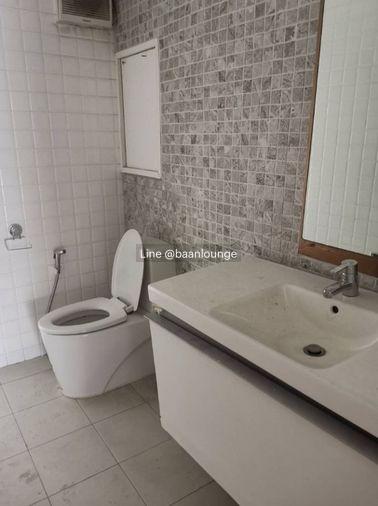 picture retail space for rent in sathorn Soi Sukhumvit 49 5th floor - 10/10