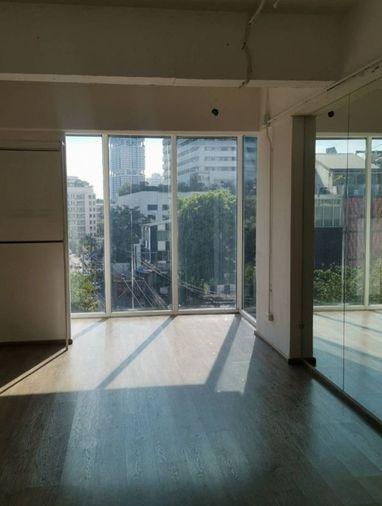 picture  retail space for rent in sathorn Soi Sukhumvit 49    5th floor - 4/10