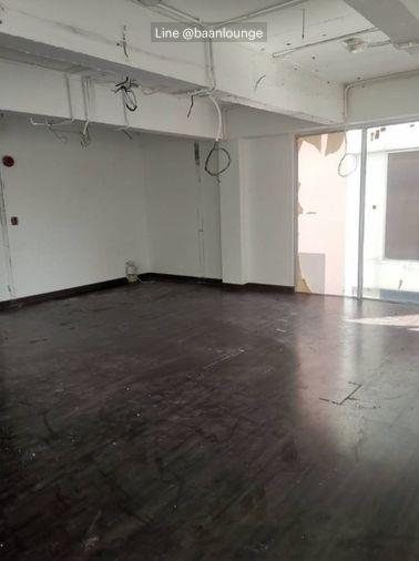 picture retail space for rent in sathorn Soi Sukhumvit 49 5th floor - 9/10