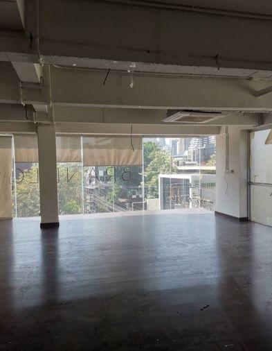 picture  retail space for rent in sathorn Soi Sukhumvit 49    5th floor - 1/10