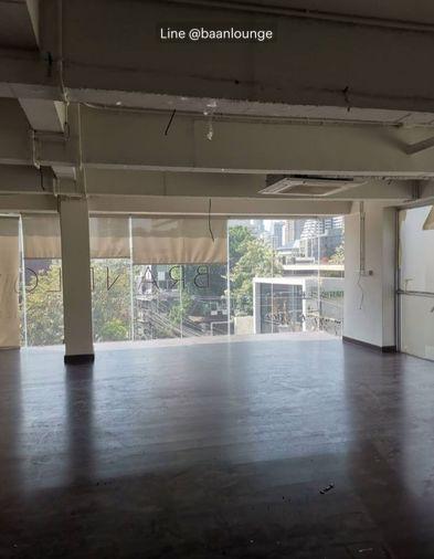 picture retail space for rent in sathorn Soi Sukhumvit 49 5th floor - 1/10