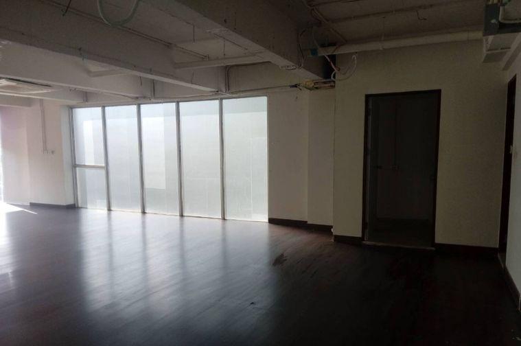 picture  retail space for rent in sathorn Soi Sukhumvit 49    5th floor - 3/10
