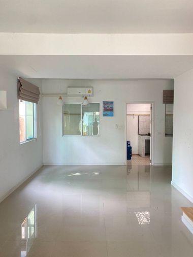 picture Townhouse for sale renovated ready move in only2m. Please add line paolin1 - 2/7