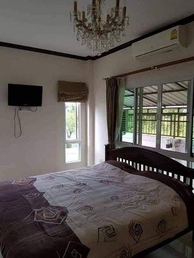picture Single house in Pattaya, Samran Village, Bang Lamung, with swimming pool, ready to move in, Chonburi. - 4/8