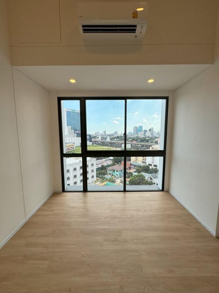 รูป P-137049 เพดานสูง! แลนด์มาร์ค MRT: 1 ห้องนอนวิวเมือง เพียง 3.45 ล้าน! | Line Id: @easythaihome | 085-592-2897 - รูปที่ 1/10