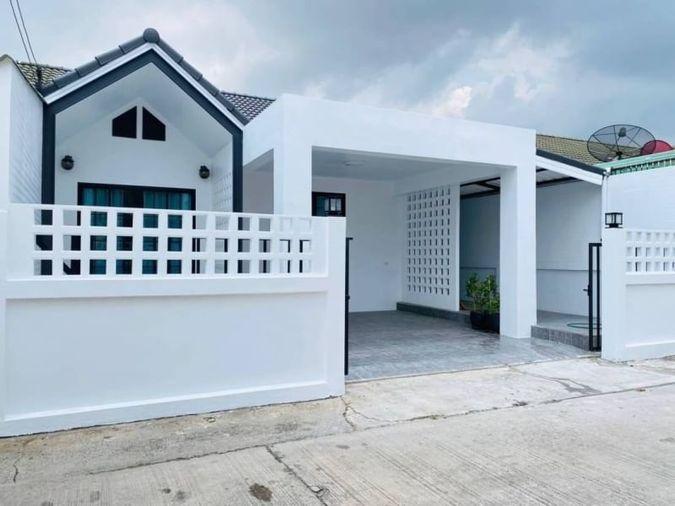 picture Second-hand semi-detached house in Sriracha, cheap price, newly renovated, nine-kilometre zone. - 1/20