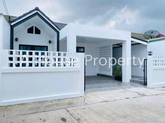 picture Second-hand semi-detached house in Sriracha, cheap price, newly renovated, nine-kilometre zone. - 1/20