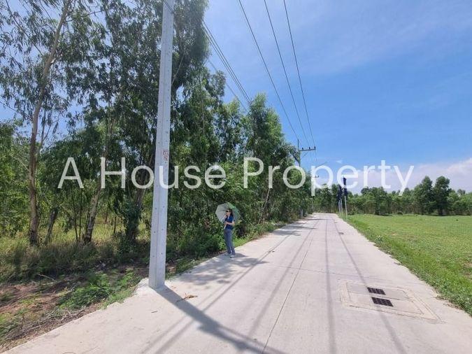 picture Beautiful plot of land for sale, orange area, complete with water and electricity, Nong Kham zone, Sriracha. - 13/17