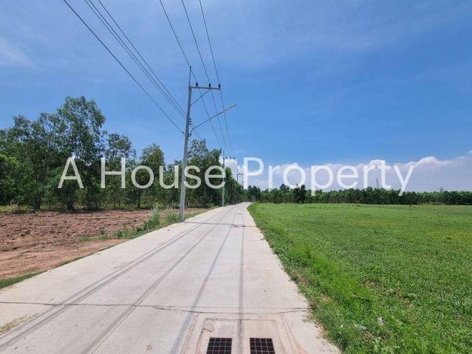 picture Beautiful plot of land for sale, orange area, complete with water and electricity, Nong Kham zone, Sriracha. - 16/17