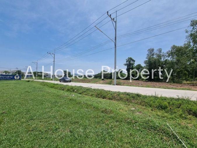 picture Beautiful plot of land for sale, orange area, complete with water and electricity, Nong Kham zone, Sriracha. - 9/17