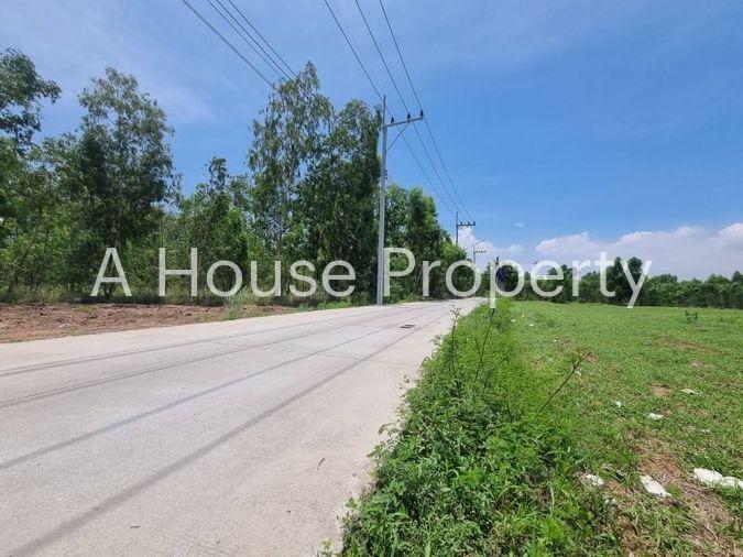 picture Beautiful plot of land for sale, orange area, complete with water and electricity, Nong Kham zone, Sriracha. - 12/17