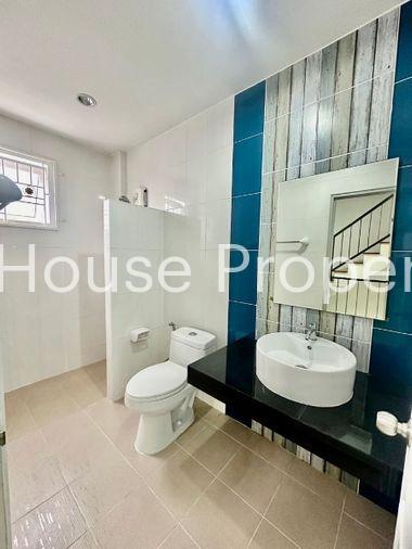 picture Sriracha commercial building for sale, 2 units, corner room, modern style. - 11/20