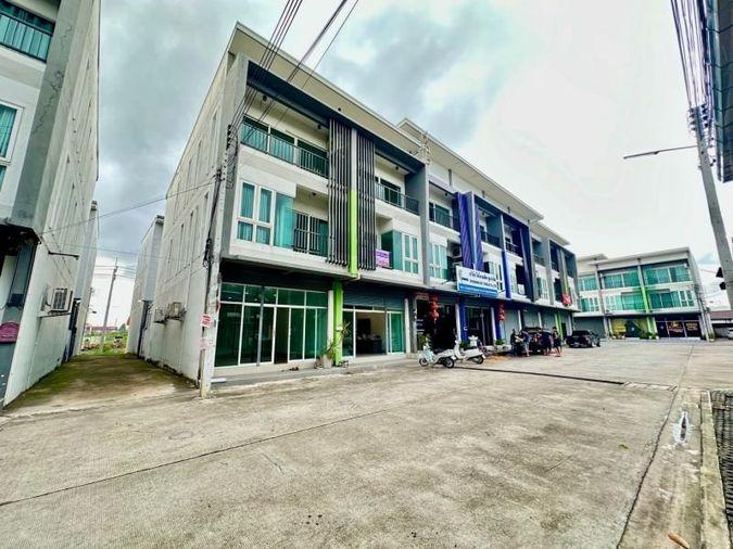 picture Sriracha commercial building for sale, 2 units, corner room, modern style. - 1/20