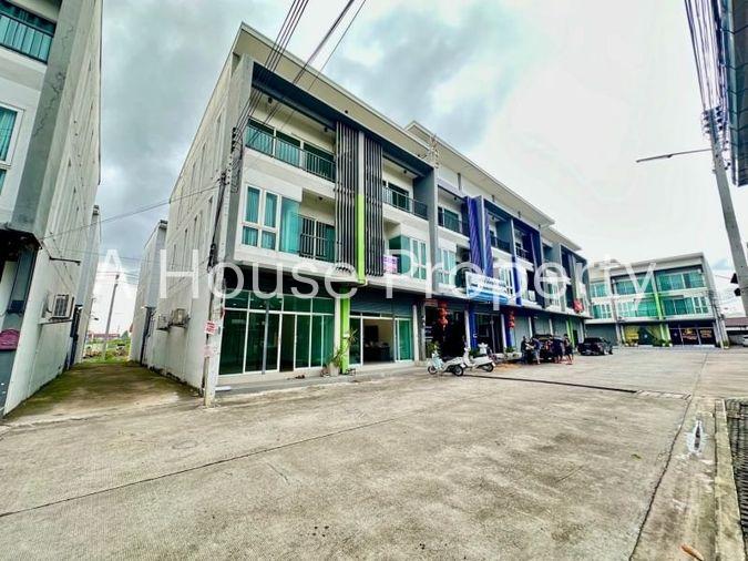 picture Sriracha commercial building for sale, 2 units, corner room, modern style. - 1/20