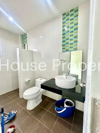 picture Sriracha commercial building for sale, 2 units, corner room, modern style. - 19/20