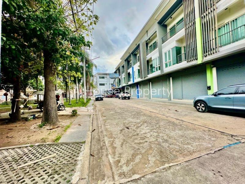 picture Sriracha commercial building for sale, 2 units, corner room, modern style. - 2/20