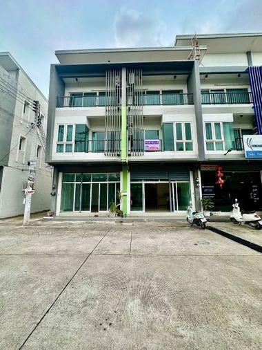 picture Sriracha commercial building for sale, 2 units, corner room, modern style. - 20/20
