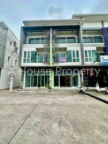 picture Sriracha commercial building for sale, 2 units, corner room, modern style. - 20/20