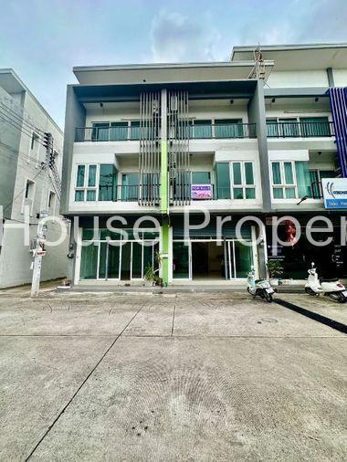 picture Sriracha commercial building for sale, 2 units, corner room, modern style. - 20/20