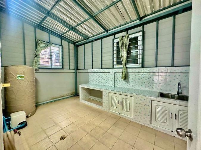 picture Sriracha commercial building for sale, 2 units, corner room, modern style. - 6/20