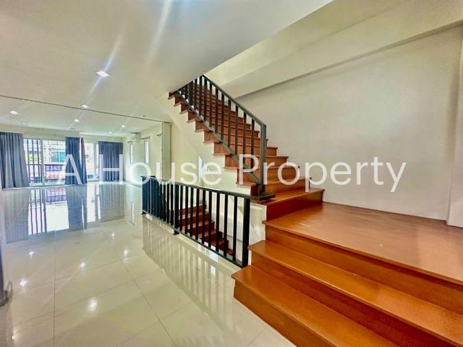 picture Sriracha commercial building for sale, 2 units, corner room, modern style. - 8/20