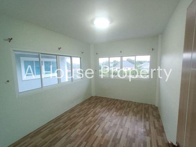 picture Second-hand semi-detached house, cheap price, Country Village 3, Bueng, Sriracha, Chonburi - 12/18
